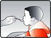 Imagen de la mano de una persona dándole a un niño la dosis correcta de doxiciclina mezclada con un alimento o bebida.