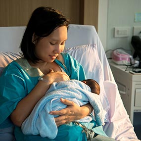 hepatitis A mother breastfeeding in a hospital bed
