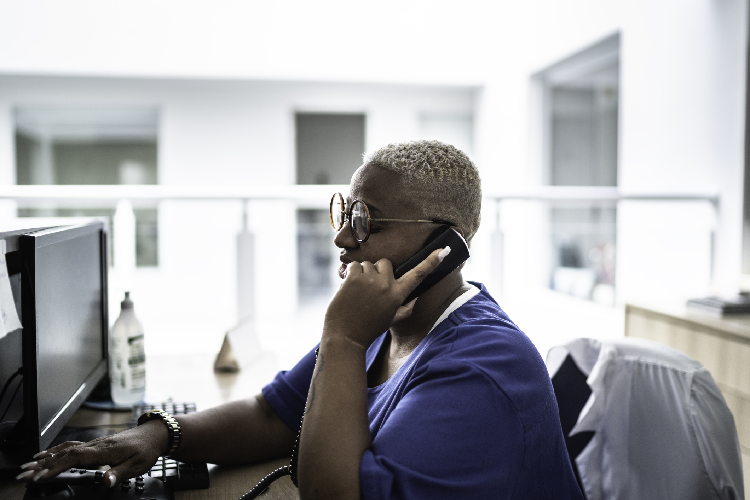administrator-phone-750 Photo of a secretary talking on the telephone