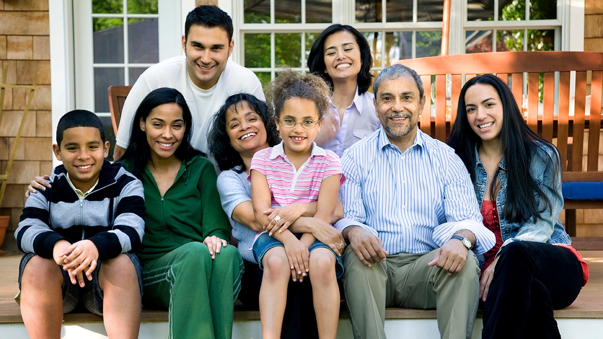 hispanic-family.jpg A large hispanic family.