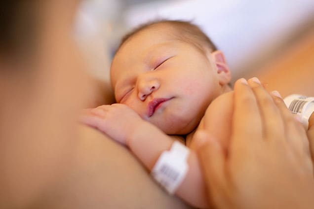 — title missing — Newborn baby in hospital with mother.