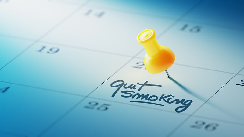 Quit Smoking Calendar Chincheta marcando un día en el calendario.