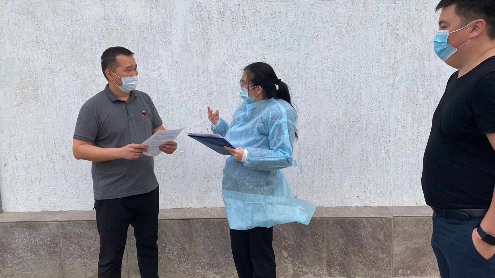 Dr_Ryszhan_Interview Dr. Taubayeva interviews a worker from a control group