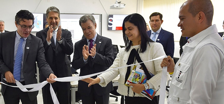 2015 official opening of the Colombia PHEOC Colombian President Juan Manuel Santos and INS Director Martha Ospina celebrate the official opening of the PHEOC in INS.