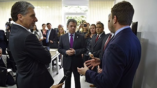 170126_04_ConmemoracionInstitutoNalSalud_323x182.jpg ERRB Chief Michael Gerber (R), U.S. Ambassador Kevin Whitaker (L), and President Juan Manuel Santos (C) at the EOC launch in January 2017.