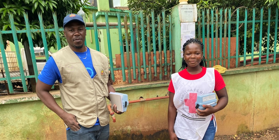 Mozambique-Cholera-Main Two Staff members from the Provincial Directorate of Health and Red Cross holding chlorine tests