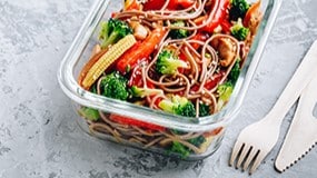 — title missing — Bowl with colorful vegetables such as broccoli, carrots, and red peppers.