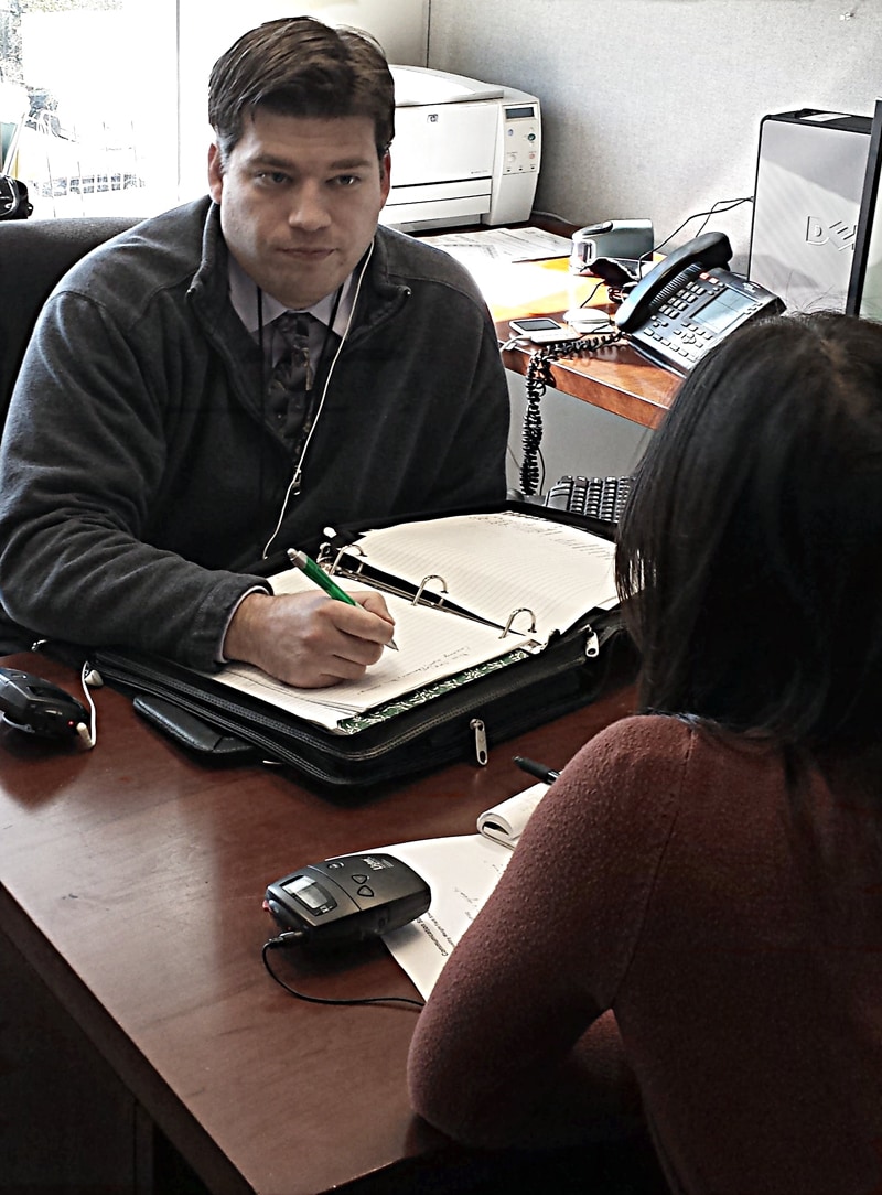 justin_800px.jpg Justin meeting with colleague in his office