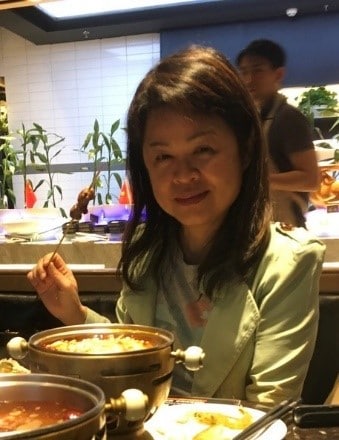 li-ching-lee-at-dinner Li-Ching Lee at a restaurant