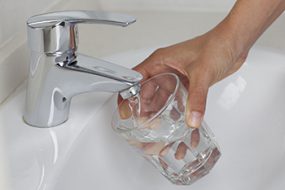 hand_glass.jpg hand filling a glass under a running faucet