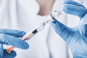 nitrileglovessyringe Nitrile gloves with syringe