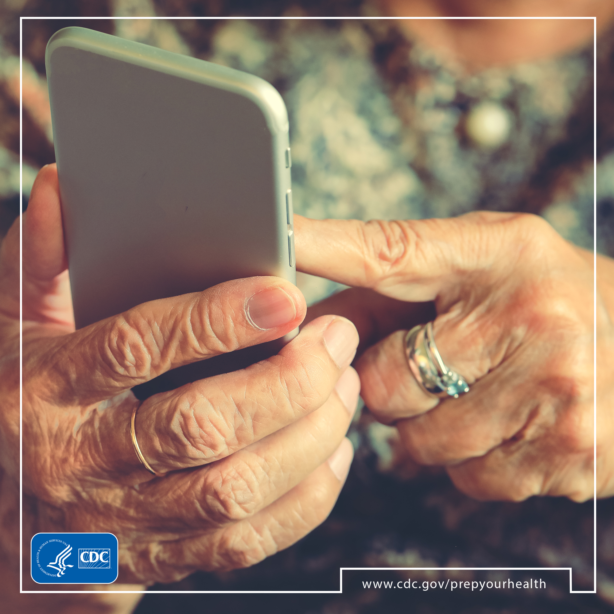 bdb_15 Senior with smartphone