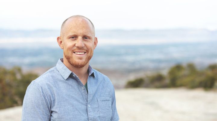 El cáncer y los hombres Un hombre sonriendo