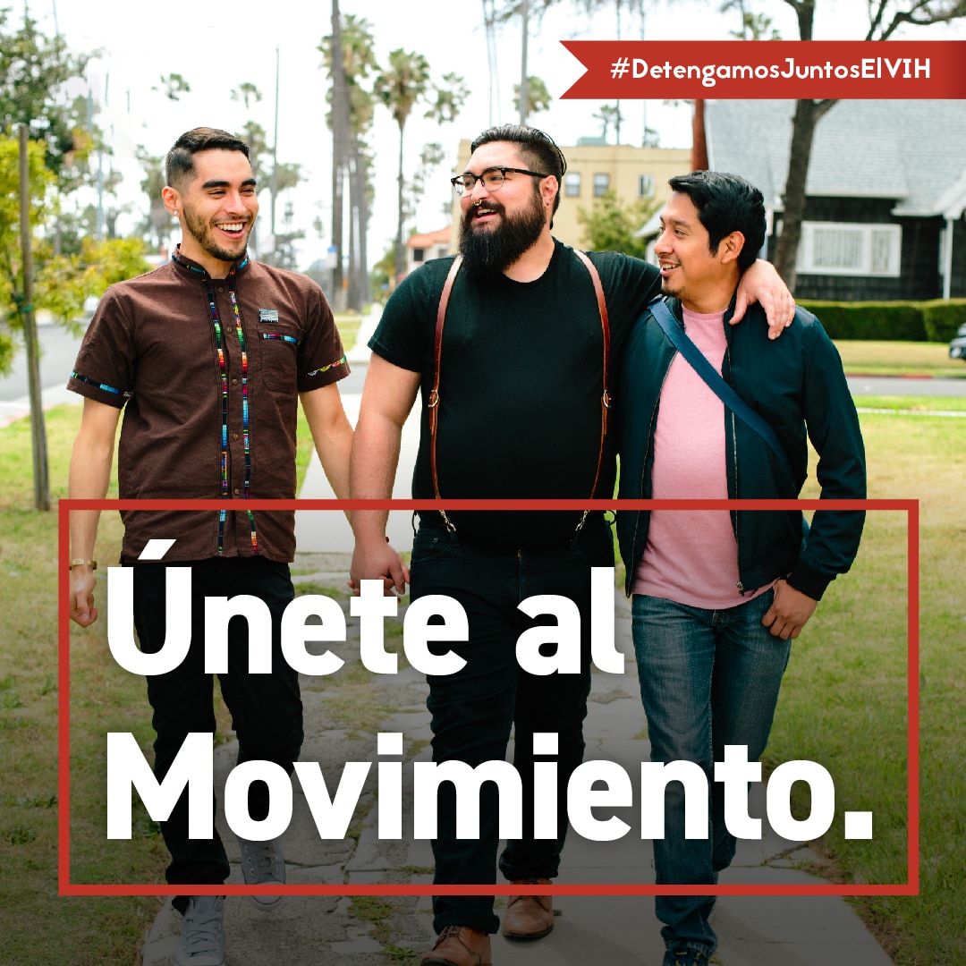 cdc-hiv-together-image-ÚneteAlMovimiento-es Tres hombres sonriendo y abrasándose uno al otro. Únete al movimiento.