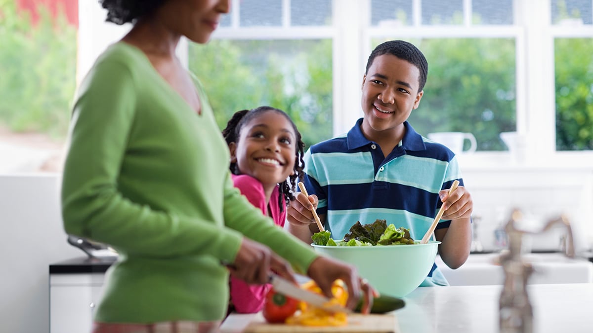 behavior.jpg A family in the kitchen.