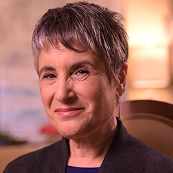 Nicole-story Realmente, no sabía mucho sobre la tuberculosis y en ese momento no tenía idea de que cualquier persona podía contraerla, absolutamente cualquiera la puede contraer”, dice Nicole. Nicole, sobreviviente de tuberculosis