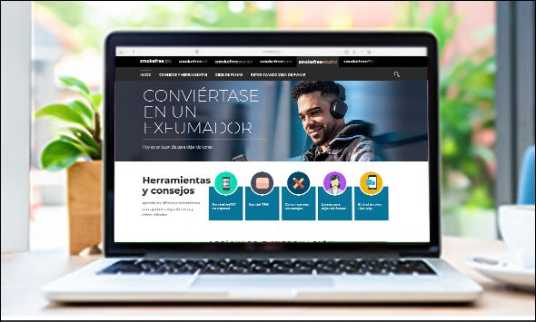 computadora portátil y el sitio web espanol.smokefree.gov/