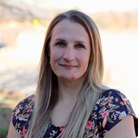 Elizabeth Robinson headshot