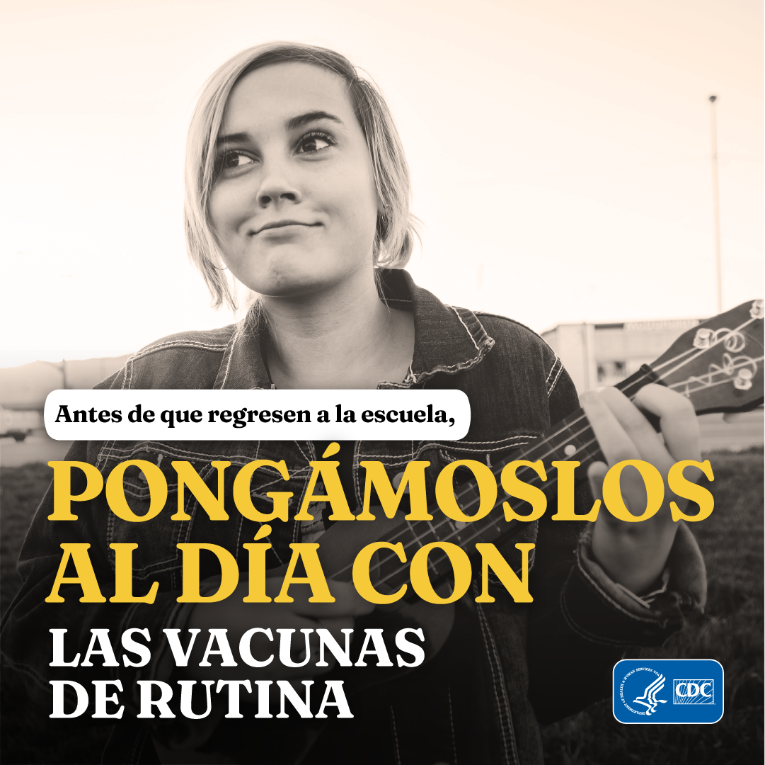 Back2School_FB-IG_1080x1080_Static_Batch4_A-es Una joven tocando la guitarra. Texto: Antes de que regresen a la escuela, pongámoslos al día con las vacunas de rutina.
