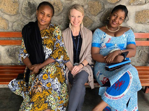3 women sitting together smiling
