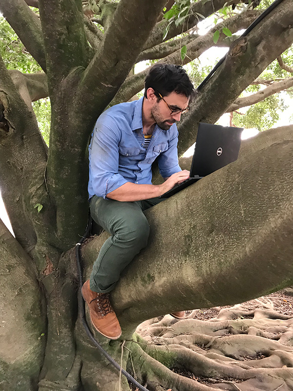 EIS Officer Dean Sayre finds an alternative workspace outside the CDC office in Goma during his July-August deployment to the DRC EIS Officer Dean Sayre finds an alternative workspace outside the CDC office in Goma during his July-August deployment to the DRC