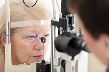 Eye-exam-glaucoma elderly woman getting eye exam